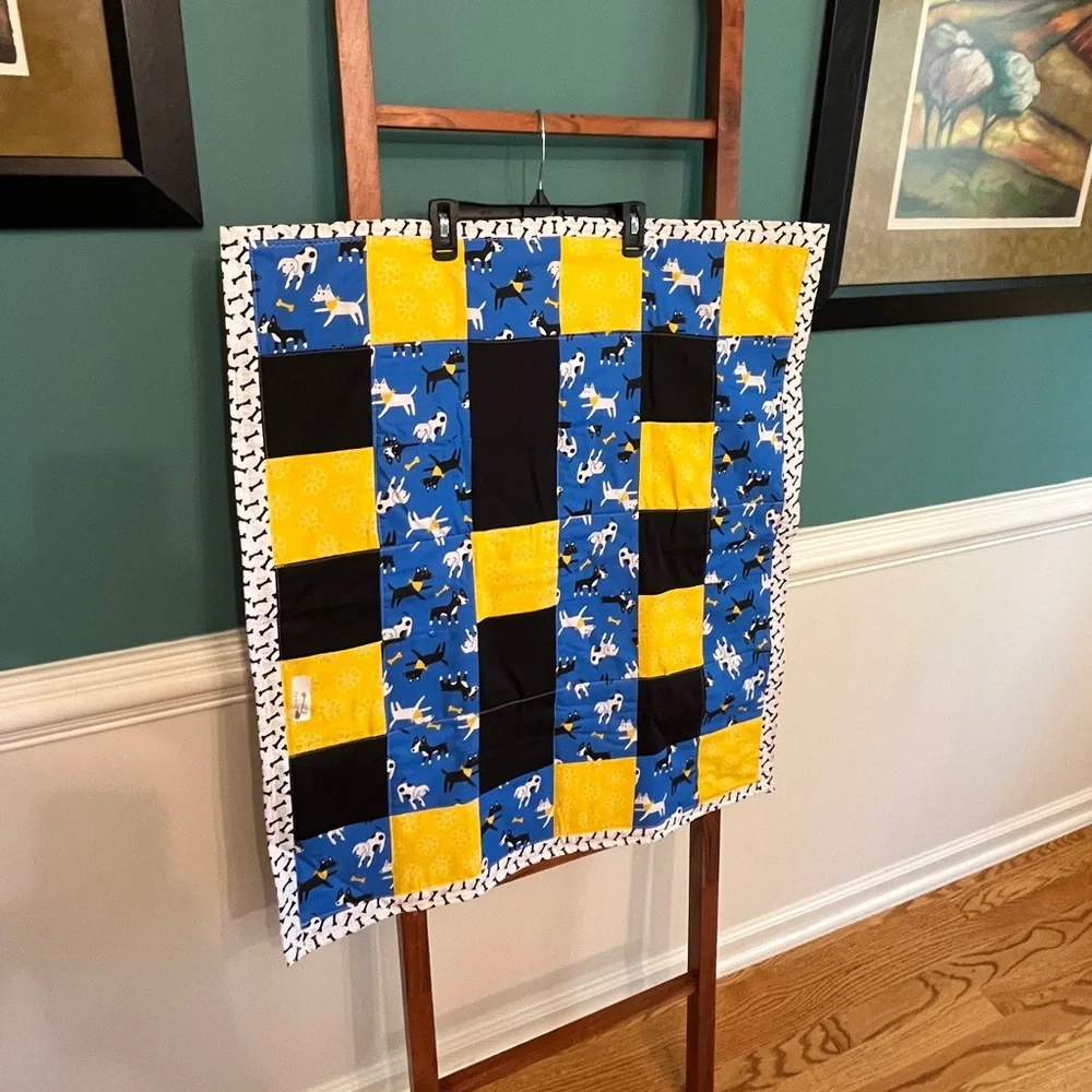 Host Pick! Dog quilt 🦴 hand crafted NEW